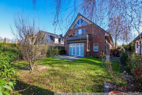 1 Hausansicht - Doppelhaushälfte mit Vollkeller, Terrasse und Garten - viel Platz für die Familie