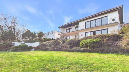 Hausansicht Garten - Freistehendes Einfamilienhaus - wohnen mit Panorama und Großzügigkeit