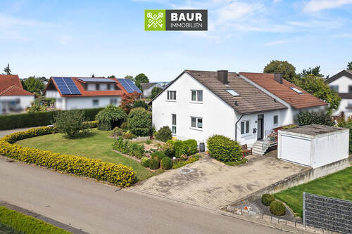 Luftaufnahme - Einziehen und wohlfühlen: gepflegte Doppelhaushälfte mit Gartenparadies in Achstetten