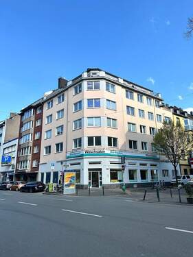 Gebäude Frontansicht - Oststraße im Herzen von Düsseldorf! 4 Zimmer Büro mit Aufzug, Balkon und Aussicht im Herzen Düsseldorfs!