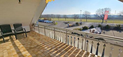 Wohnzimmer Balkon OG - 1 Zimmer Mehrfamilienhaus, Wohnhaus zum Kaufen in Merdingen