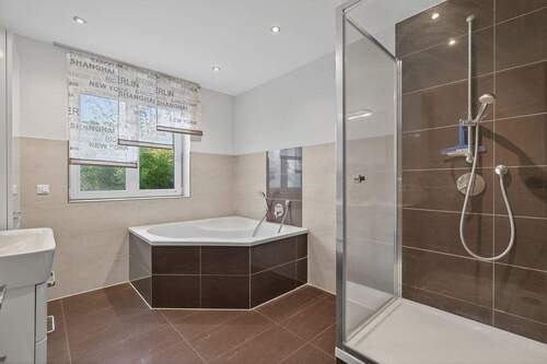 Badezimmer - Etagenwohnung mit 94,00 m&sup2; in Wörth am Rhein / Maximiliansau zum Kaufen