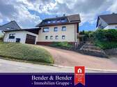 www.bender-immobilien.de - *RESERVIERT* Gepflegtes Zweifamilienhaus in ruhiger Wohnlage von Morsbach - nahe Zentrum!