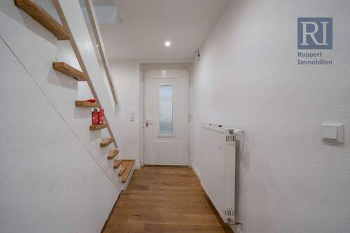 Flur/Eingangsbereich - Einfamilienhaus mit 109,00 m&sup2; in Giebelstadt zum Kaufen