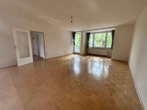 Wohnen Ansicht 1 - 3 Zimmer City-Wohnung mit zwei Balkonen, hell und gut geschnitten.