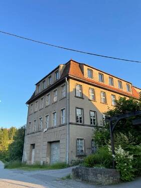 Unterer Kopfbau und eine von zwei Zufahrten - 