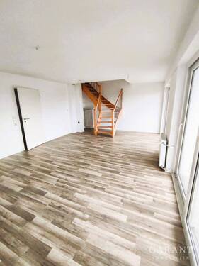 Wohnzimmer - 5 Zimmer Etagenwohnung zum Kaufen in Offenberg