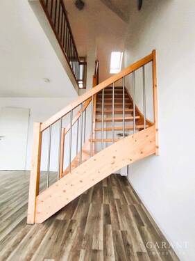 Treppe Wohnbereich - Etagenwohnung mit 122,00 m² in Offenberg zum Kaufen