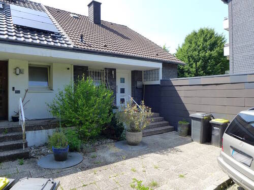 Eingangsseite - 5 Zimmer Doppelhaushälfte zum Kaufen in Velbert