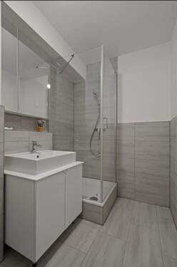 Bad 3 - 2 Zimmer Etagenwohnung in Hannover