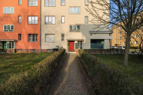 Hauseingang - Vermietet: Gepflegte 2-Zimmer-ETW mit Balkon und Kellerabteil im Kissingenviertel (Denkmalschutz)