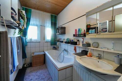Badezimmer - Bungalow mit 101,00 m&sup2; in Gunzenhausen zum Kaufen