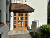 Eingangsbereich außen - Etagenwohnung mit 62,20 m² in Dresden zum Kaufen