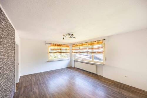 Wohnzimmer - 5 Zimmer Doppelhaushälfte zum Kaufen in Mühlacker