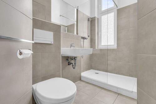 Gäste-WC mit Dusche - 