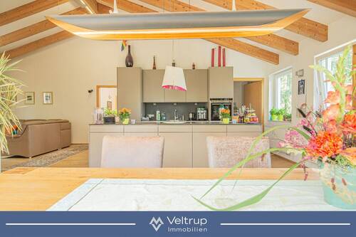 Titel - TRAUMHAFTE, SONNIGE 3-ZIMMER-DACHGESCHOSSWOHNUNG IN SCHÖFFELDING