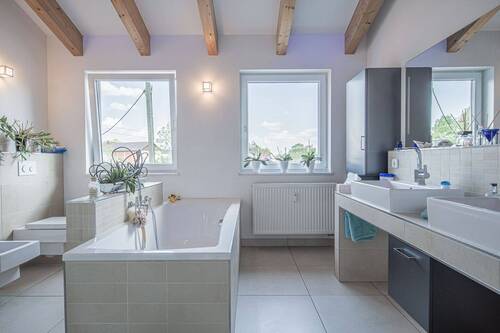 Badezimmer - Etagenwohnung mit 170,00 m² in Windach zum Kaufen