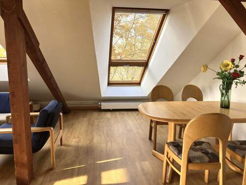 Essberereich mit Balkonfenster - 