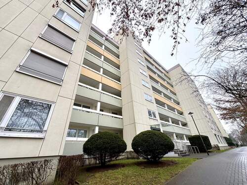 Vorderansicht Gebäude - Etagenwohnung mit 41,00 m&sup2; in Laatzen zum Kaufen