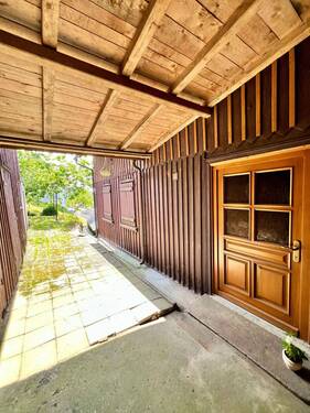 Hinterausgang zu Terrasse und Garten - 