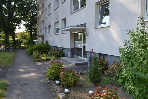 Hauseingang - 4 Zimmer Etagenwohnung in Rodgau / Weiskirchen