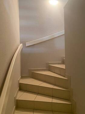 Treppe Fliesen breit Lerchenberg HH-Volksdorf - 