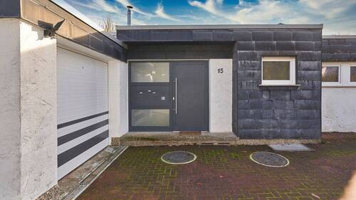 Hauseingang - 7 Zimmer Bungalow in Vaihingen an der Enz / Roßwag