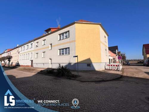 Hausansicht - attraktives Mehrfamilienhaus mit Potenzial