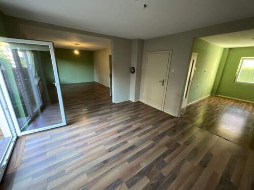 Wohnzimmer mit offenem Arbeitszimmer - 