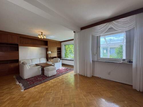 Wohnzimmer - 8 Zimmer Reihenendhaus zum Kaufen in Kassel