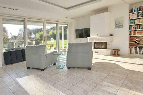 Kaminhalle - 8 Zimmer Einfamilienhaus zum Kaufen in Hamburg-Duvenstedt