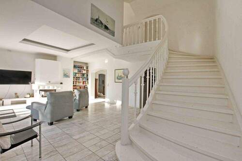 Halle - Einfamilienhaus mit 469,00 m&sup2; in Hamburg-Duvenstedt zum Kaufen