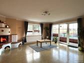OG – Wohnzimmer mit Zugang zum Balkon - 