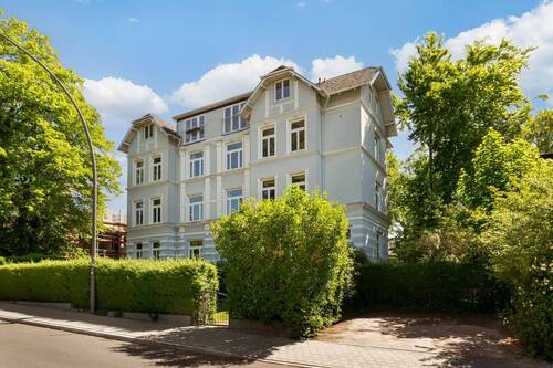 Außenansicht - Dachgeschosswohnung mit Stellplatz und optionaler Dachterrasse mit Blick übers grüne Flottbek