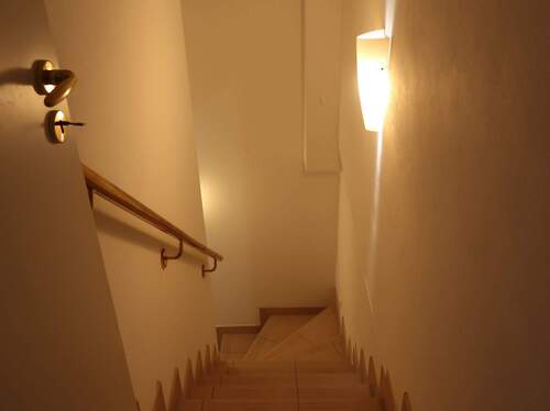 Wohnungstreppe vom Erdgeschoss in das Kellergeschoss - 