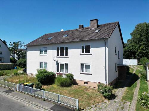 Vorderansicht - Doppelhaushälfte mit zwei Wohneinheiten und großem Garten in Kassel-Kirchditmold