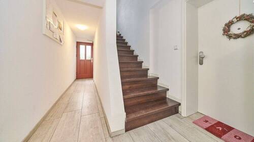 Hausflur - 2 Zimmer Etagenwohnung zum Kaufen in Freiberg am Neckar