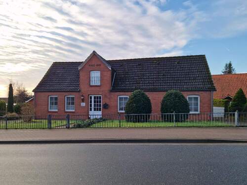 Tolle Immobilie mit ansprechender Fassade - Charmantes Klinkerhaus mit besonderem Außenbereich und Weitblick