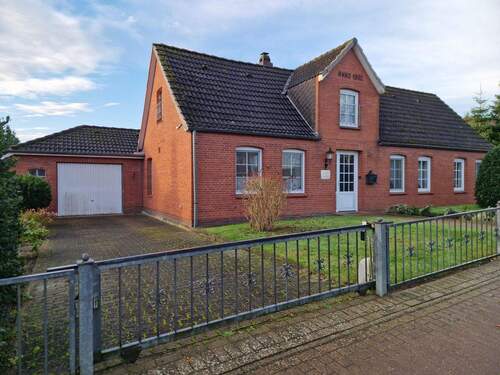 Auffahrt und Garage - 4 Zimmer Einfamilienhaus in Schwabstedt