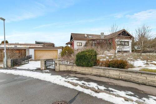 Hausansicht - ++ Großzügiges EFH mit 255 m² Wfl., Indoor-Pool & Sauna - viel Platz für Familie & Hobbys ++