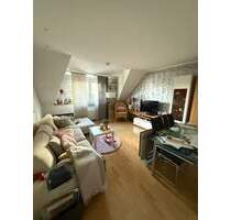 Modernisierte Wohnung mit 25m² Hobbyfläche im Dachgeschoss - Krefeld Cracau