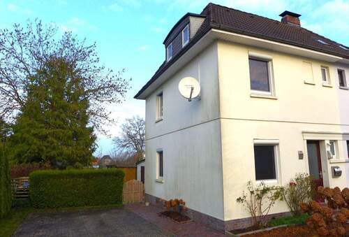 Front - Modernisierte Doppelhaushälfte mit Garten in guter Wohnlage