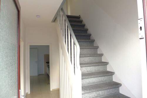 Eingangsflur Treppenaufgang - Doppelhaushälfte mit 96,00 m² in Varel zum Kaufen