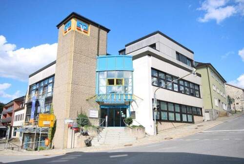 Hausansicht - Mehrfamilienhaus, Wohnhaus in Freyung