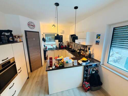 16 Küche mit Speisekammer - 