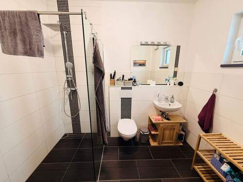 19 Gäste WC mit Dusche EG - 