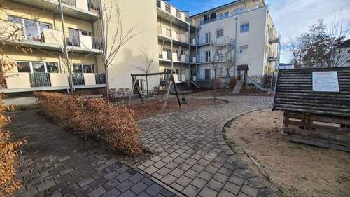 Innenhof mit Spielplatz - 