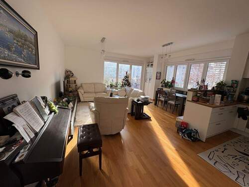 Wohnraum / Küche - Zentrale Stadtwohnung mit Garten, Loftfeeling und Carportstellplatz