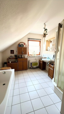 Wanne und Dusche im OG - 