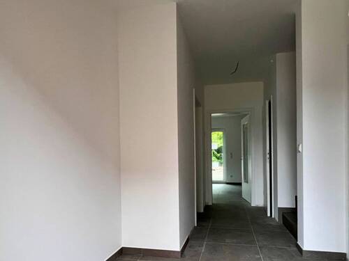 Flur - Reihenendhaus mit 98,30 m&sup2; in Kutenholz zur Miete